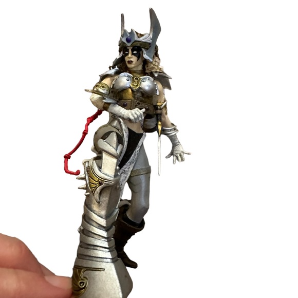 Todd McFarlane Woman Warrior Battle Monster Action...